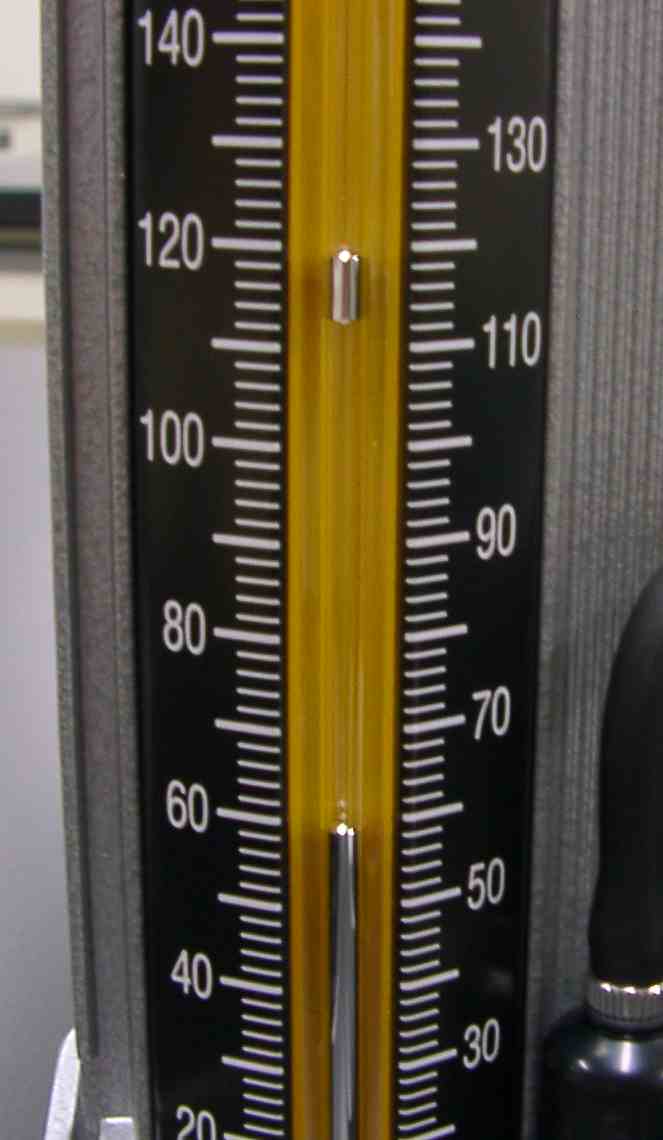 ここで、右図のように水銀柱が途切れ、間に空気が入っていた場合には教員を呼ぶ。